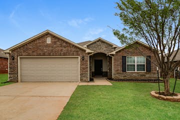 2705 CRYSTAL PINE DR YUKON, OK 73099